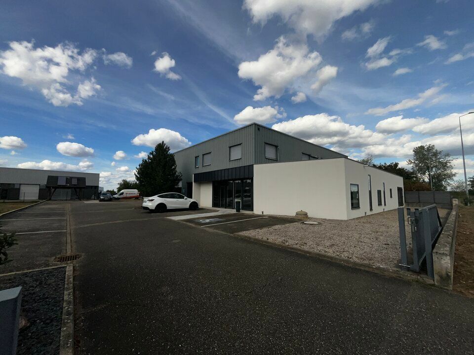 Vente local d''activites 880 m² non divisibles