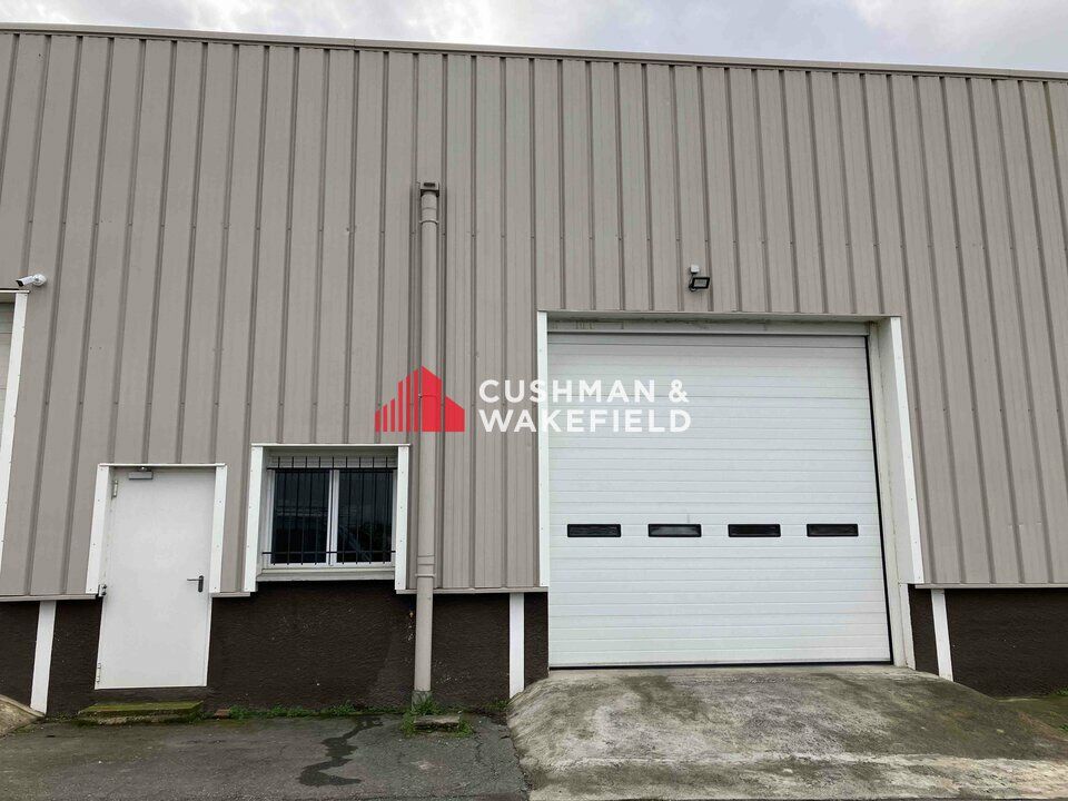 Location local d''activites 128 m² non divisibles