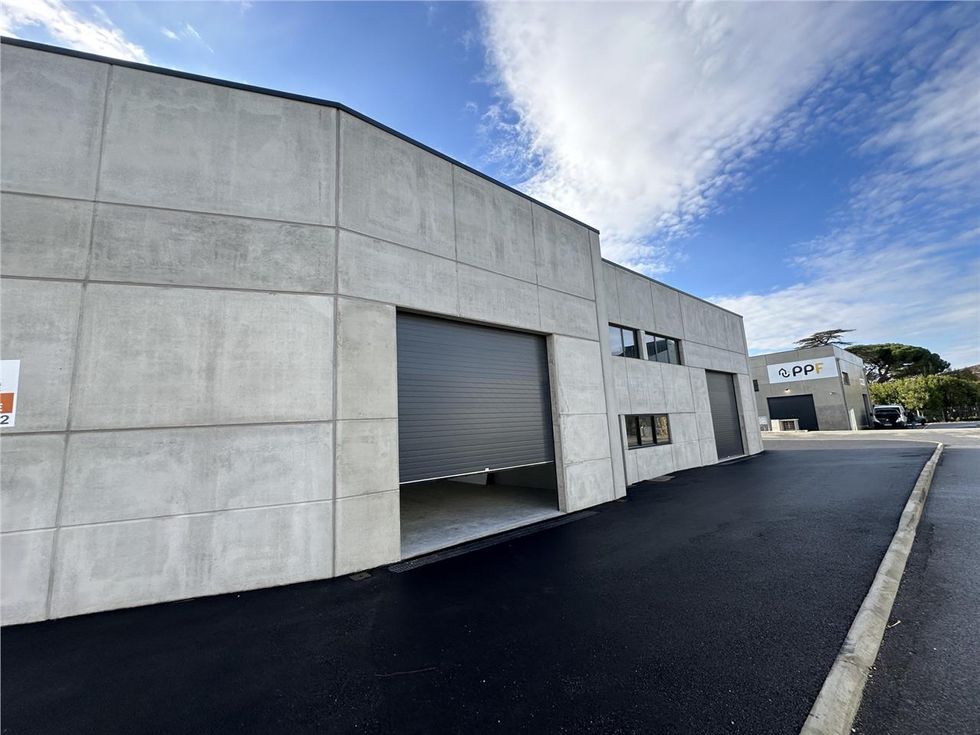 500 m2 business building in Puget sur Argens