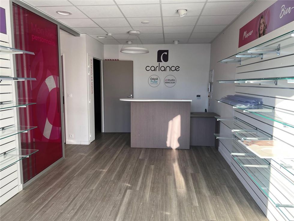 Vente local commercial 120 m² à Roquebrune-sur-Argens