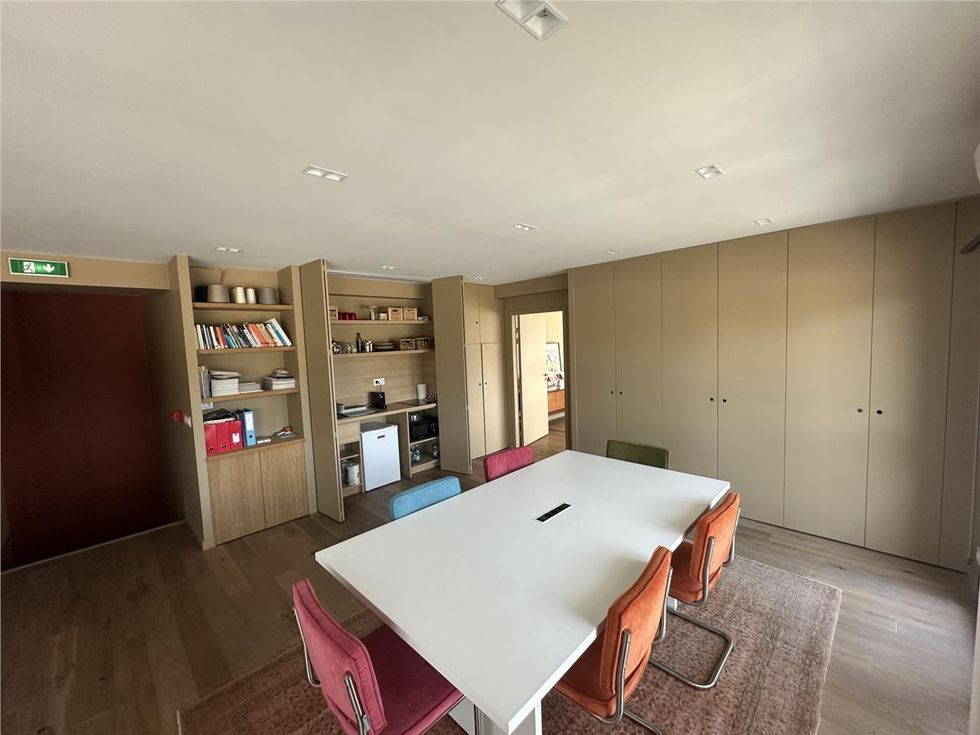Location bureaux 92 m² à Puget-sur-Argens
