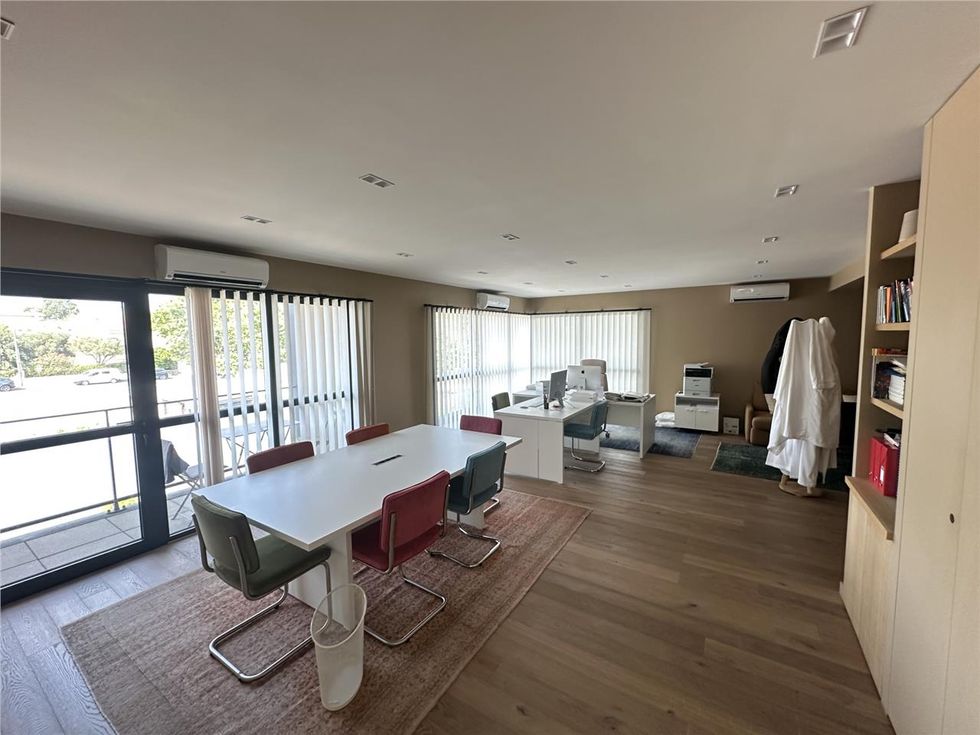Offices 92 m2 in Puget Sur Argens