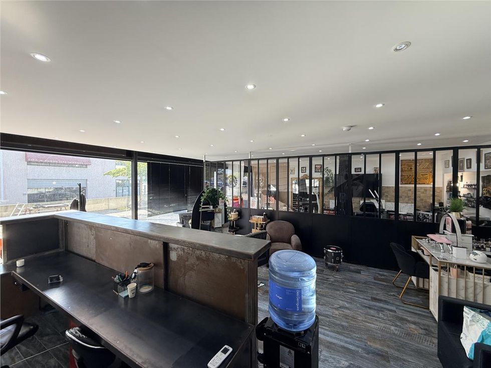 160 m² dispo à Puget-sur-argens