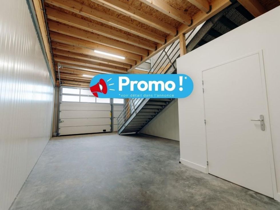 Location entrepôts 96 m² non divisibles