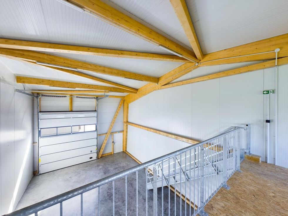 Location entrepôts 140 m² non divisibles