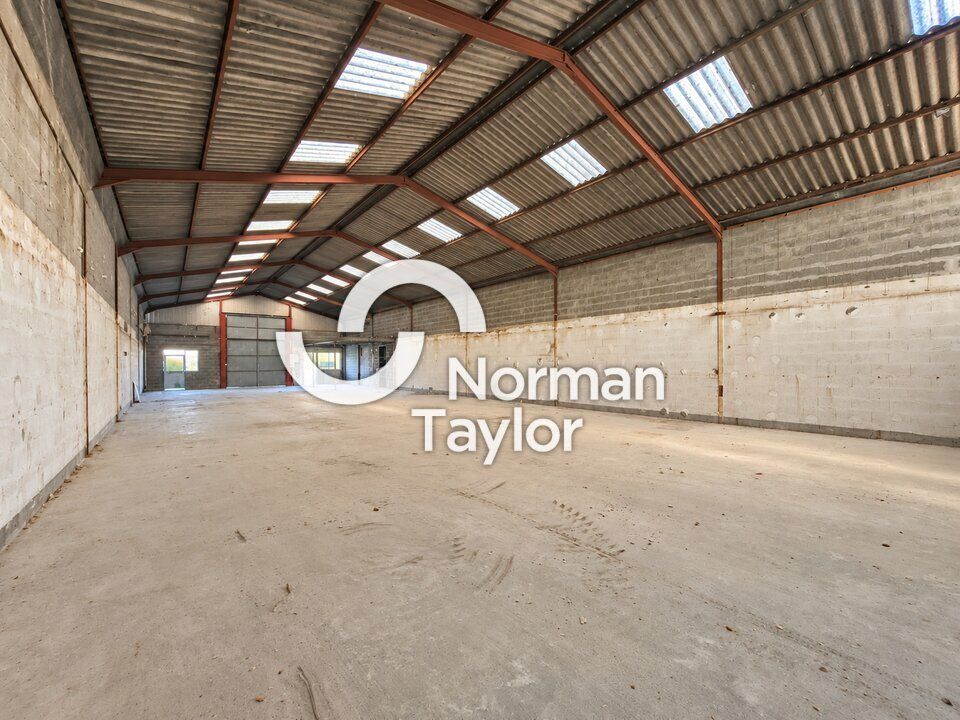 Location local d''activites 338 m² non divisibles