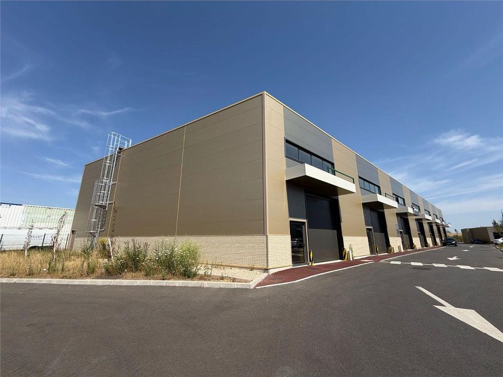 Location entrepôts 2902 m² non divisibles