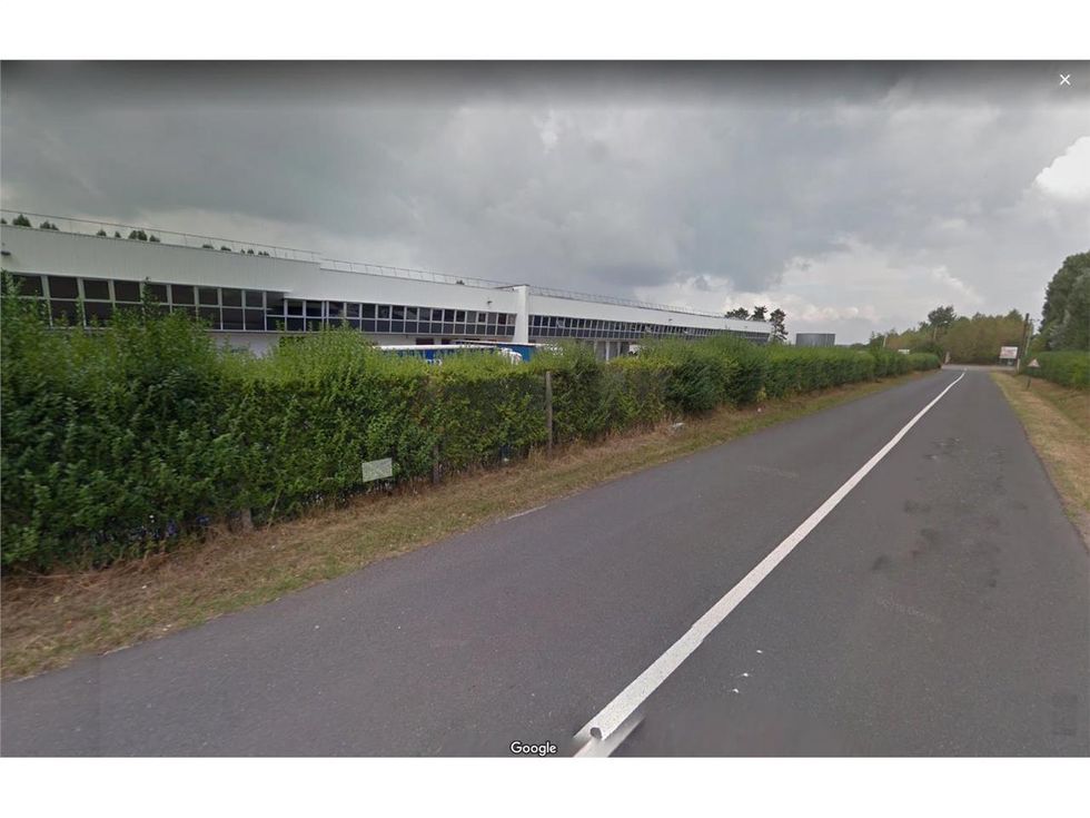 Location entrepôts 6365 m² non divisibles