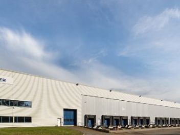 Location entrepôts 6365 m² non divisibles