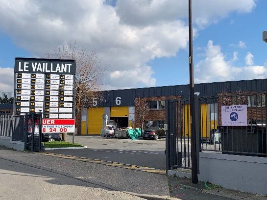 Location entrepôts 618 m² non divisibles