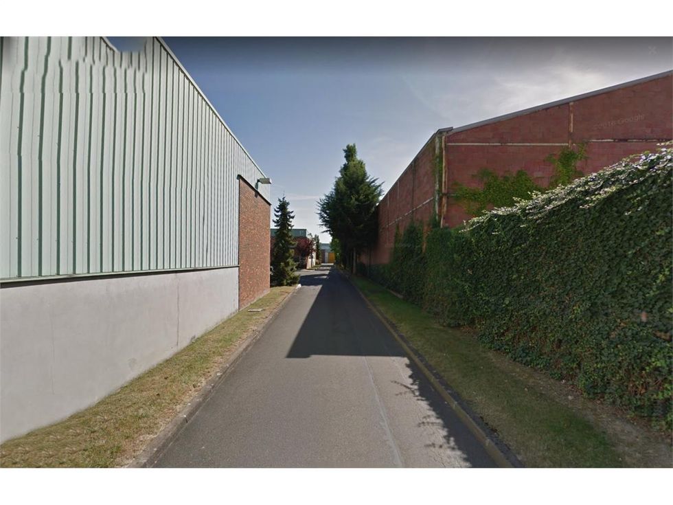 Location entrepôts 618 m² non divisibles