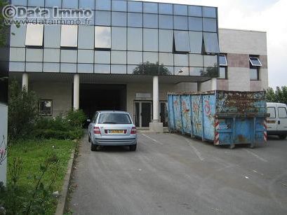 Location entrepôts 1933 m² non divisibles
