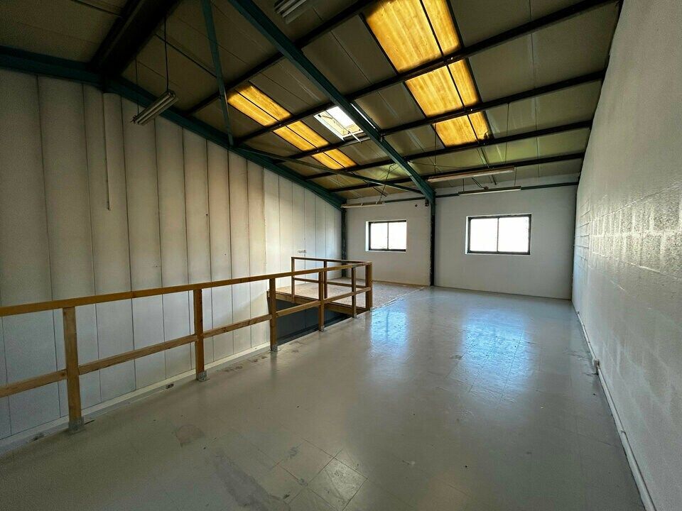 Location entrepôts 440 m² non divisibles