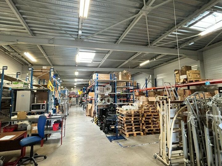Location local d''activites 605 m² non divisibles