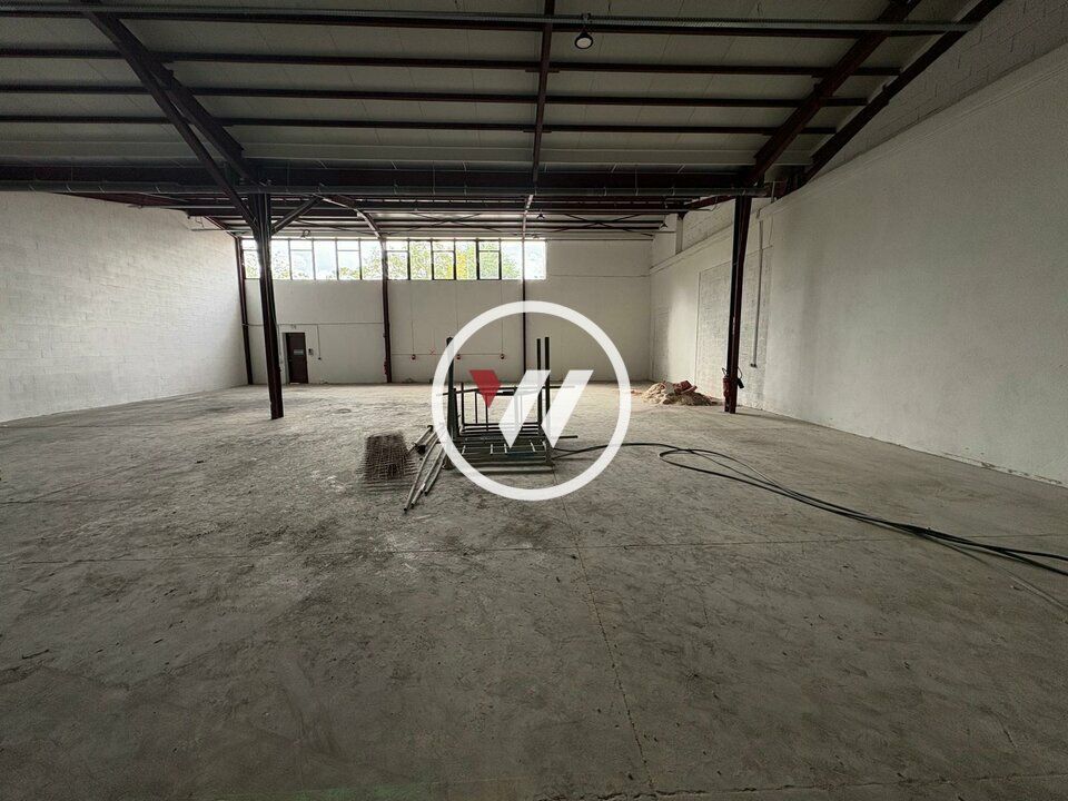 Location local d''activites 400 m² divisibles à partir de 200 m²