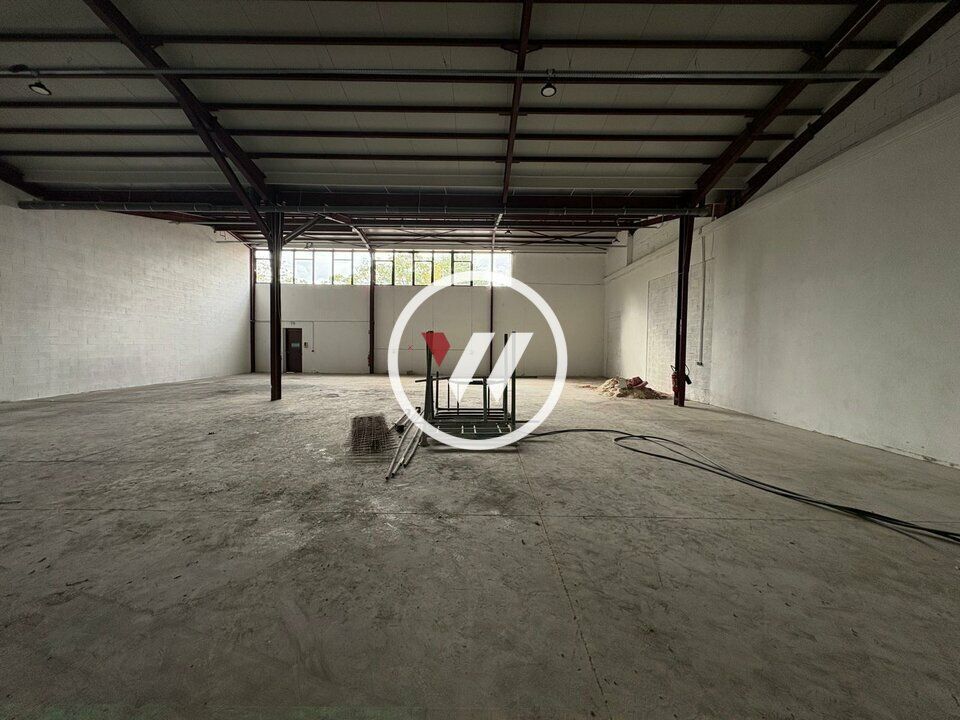 À LOUER – LOCAL D'ACTIVITÉ DE 400 M² DIVISIBLE – AUBAGNE (13)