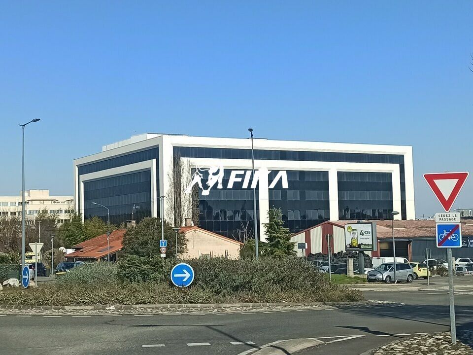 Location bureaux 10366 m² non divisibles
