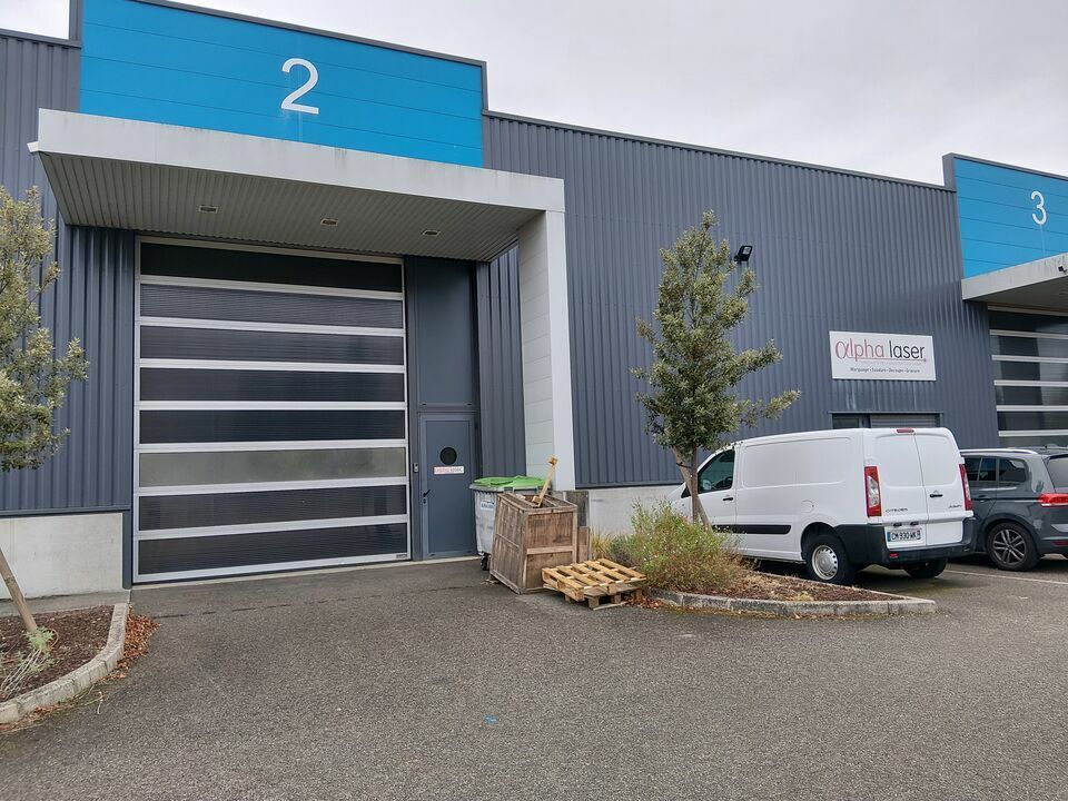 Location local d''activites 215 m² non divisibles