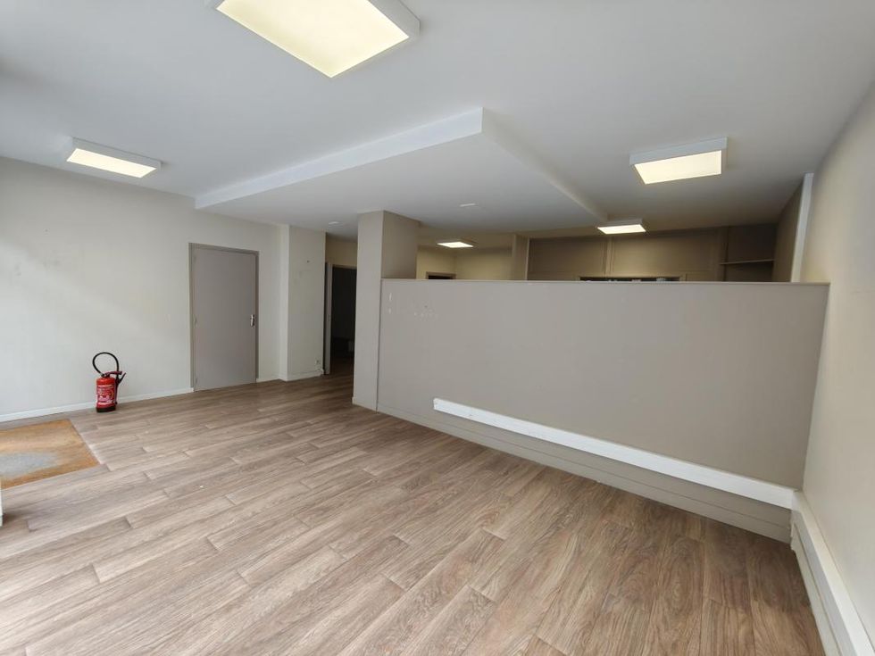 Location local commercial 95 m² non divisibles