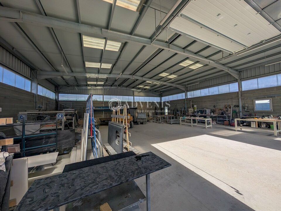Vente local d''activites 390 m² non divisibles