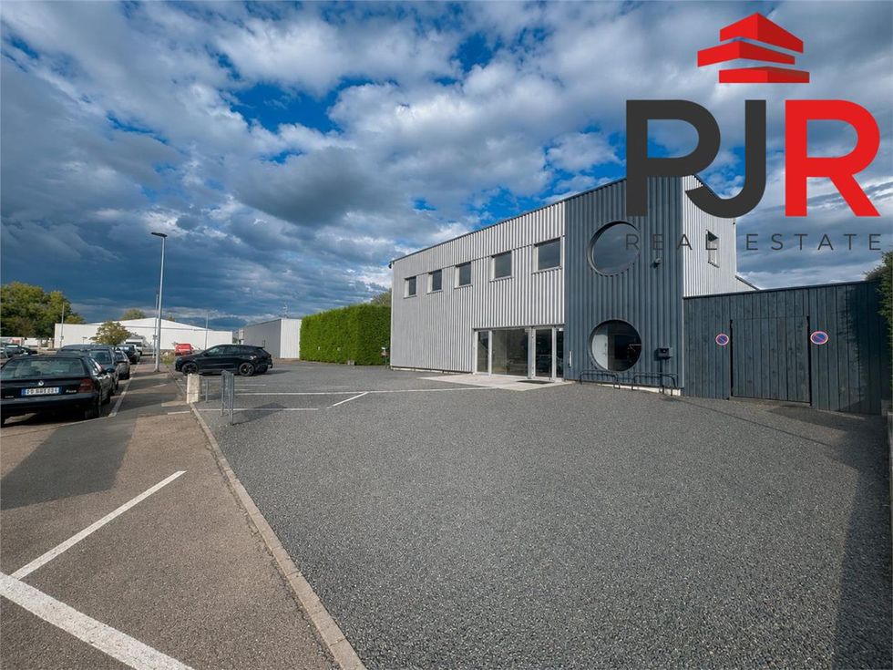 Location local commercial 615 m² à Pulnoy