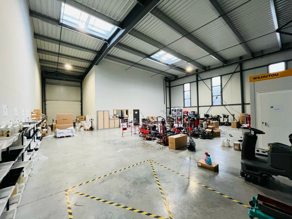 Location local d''activites 422 m² non divisibles