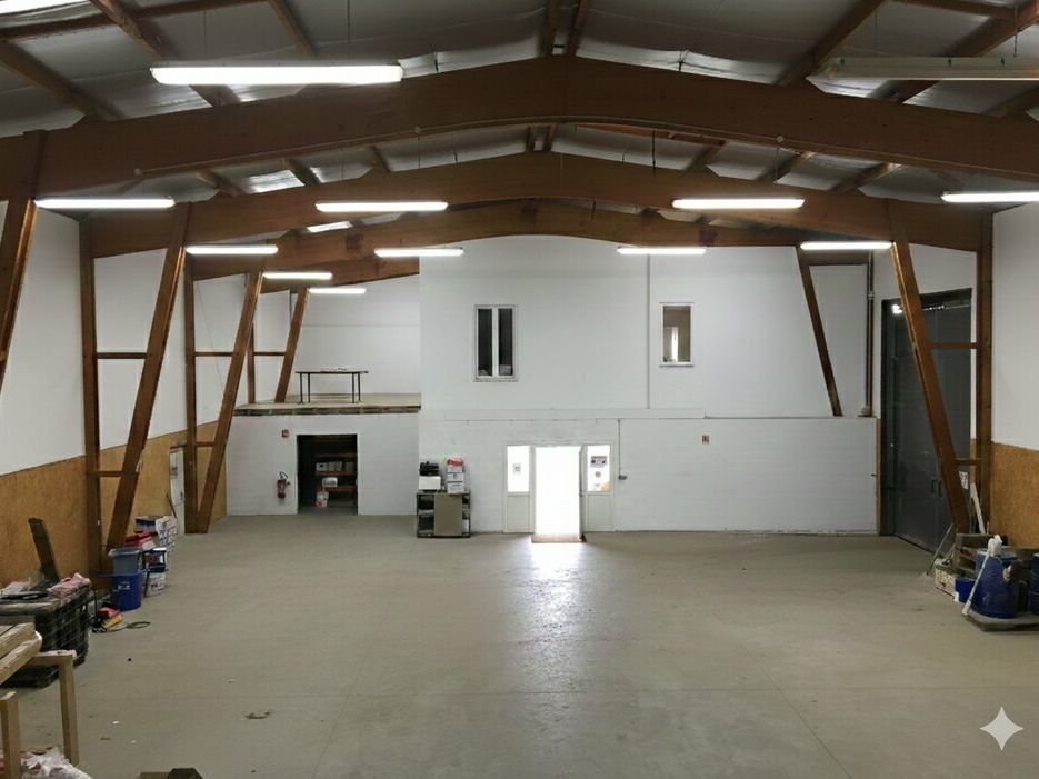 A LOUER MONTIVILLIERS - LOCAUX D'ACTIVITÉS 760 m2 + TERRE PLEIN 800 m2