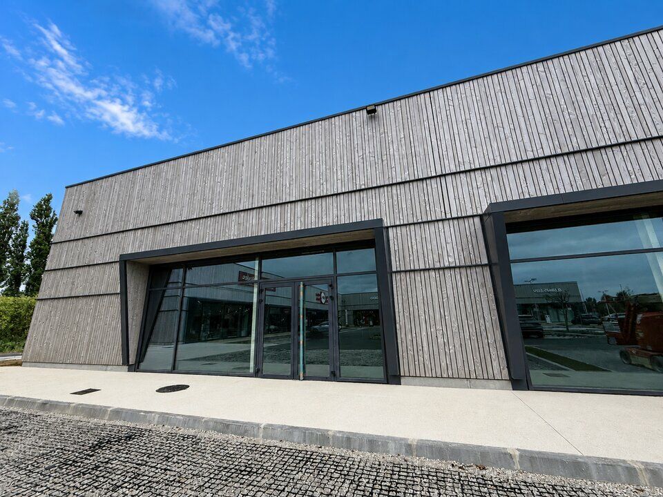 Location local commercial 1840 m² divisibles à partir de 169 m²
