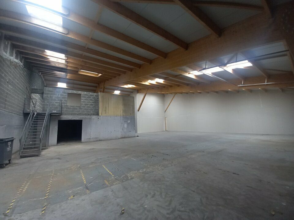 Location local d''activites 588 m² non divisibles