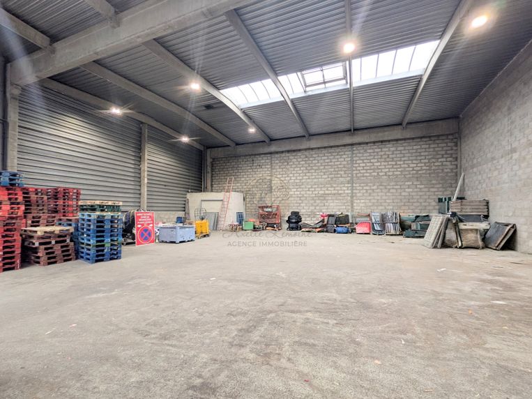 Location local 440 m² à Chassieu