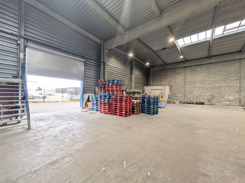 600 m² dispo à Chassieu