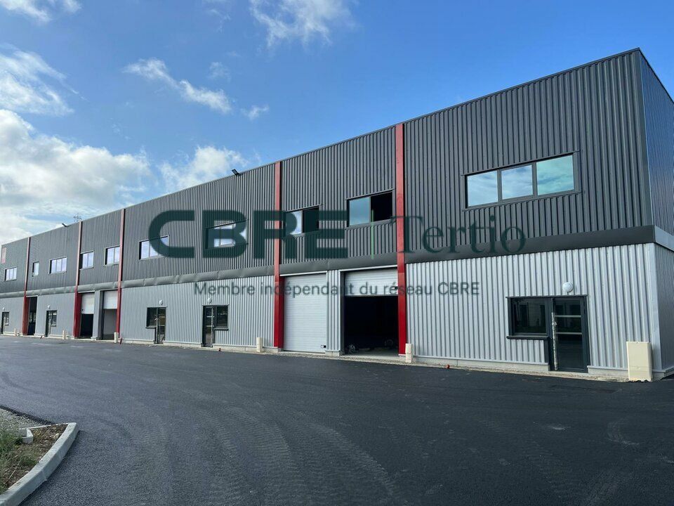 Location local d''activites 373 m² non divisibles