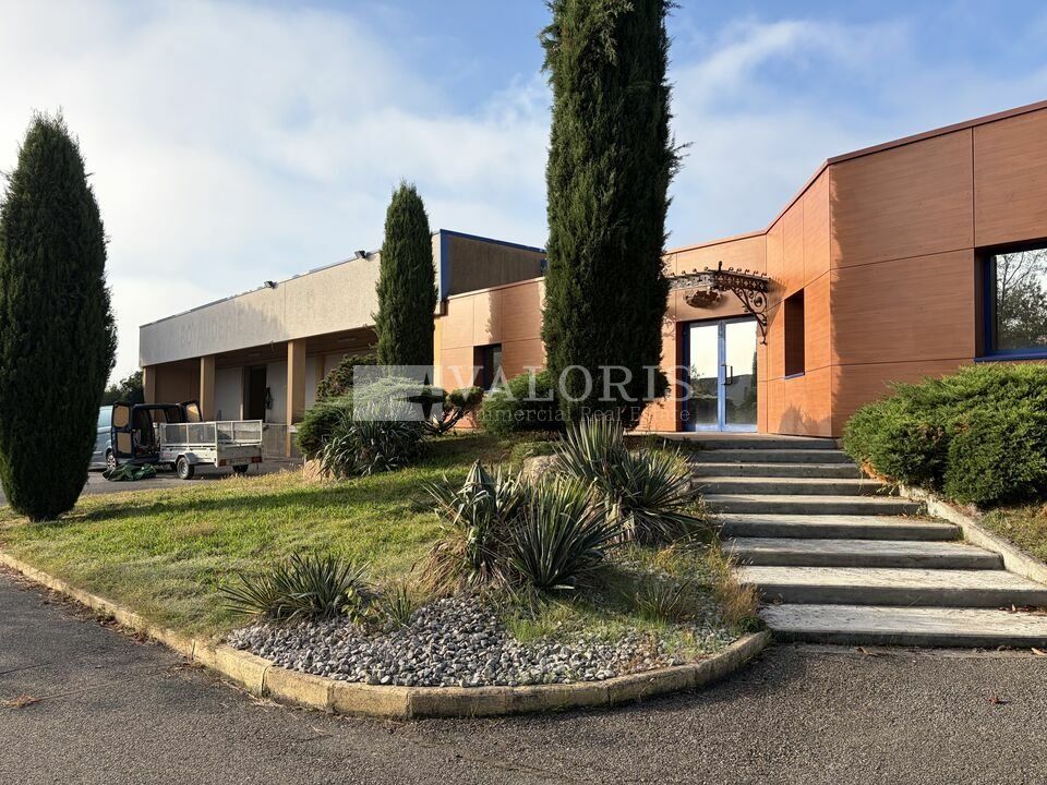 Vente local d''activites 2050 m² non divisibles