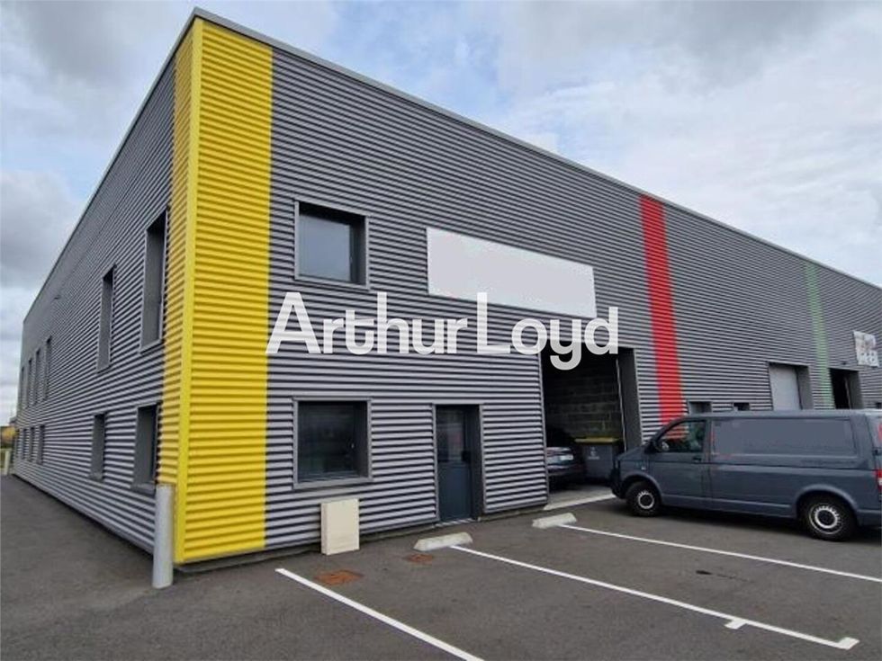 Location local 198.00 m² à BRETTEVILLE SUR ODON