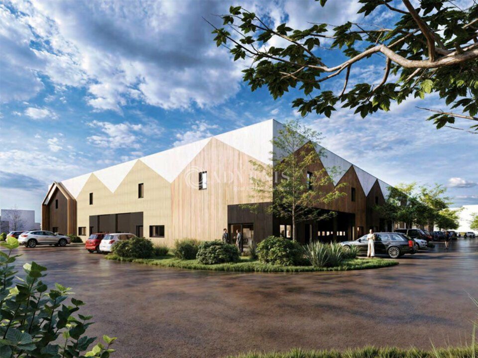 Vente local d''activites 3700 m² divisibles à partir de 100 m²