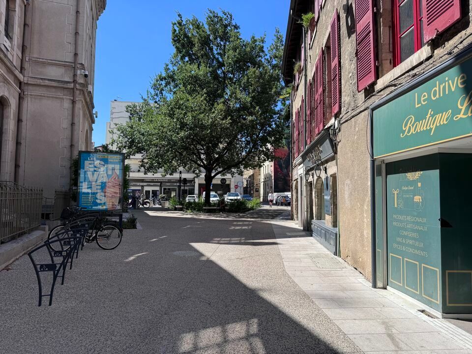 Location local commercial 105 m² non divisibles