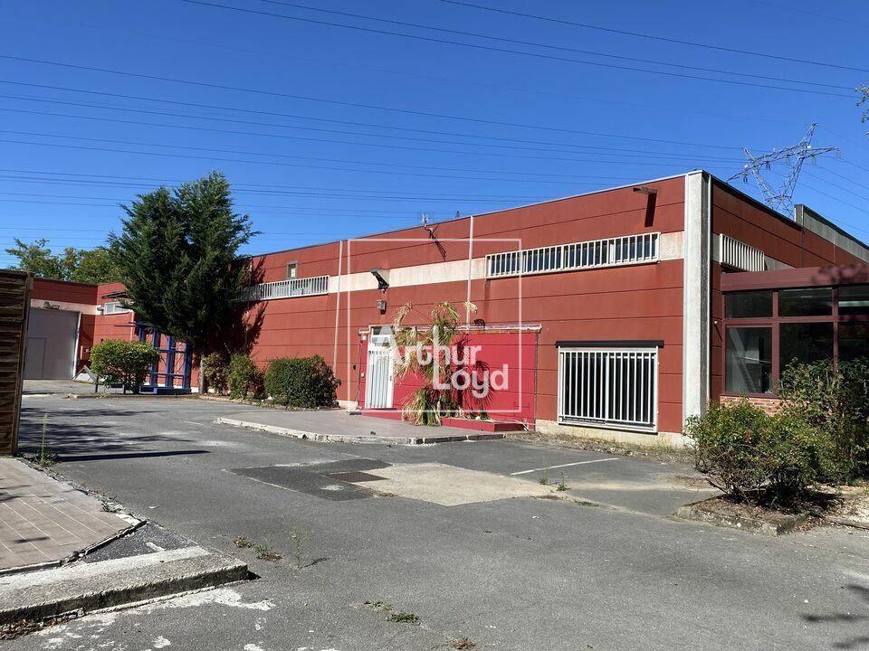 Location local d''activites 1620 m² non divisibles