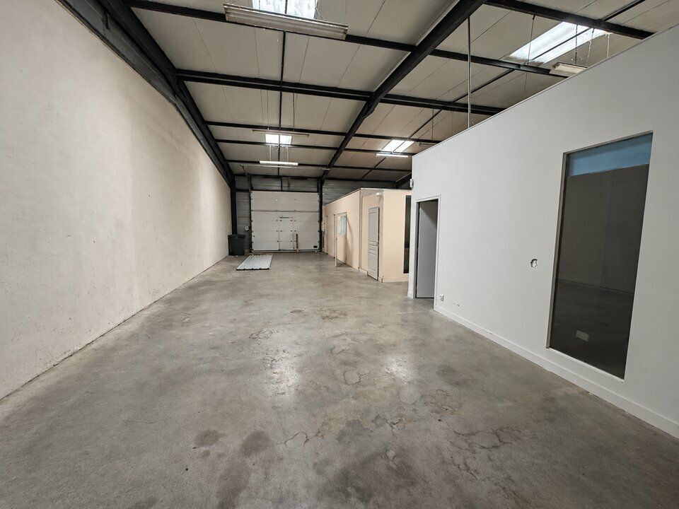 Location local d''activites 180 m² non divisibles