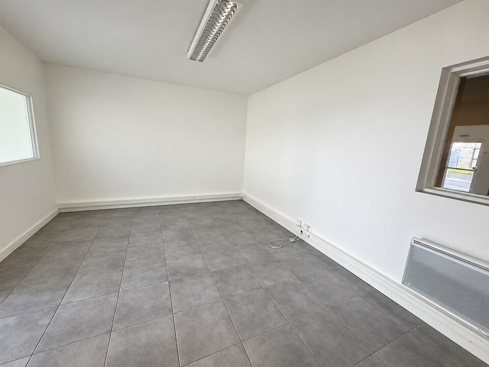 JOUE-LES-TOURS LES VAUX LOCAL D'ACTIVITES DE 180 M² A LOUER