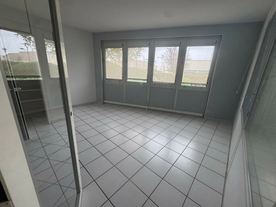 JOUE-LES-TOURS LES VAUX LOCAL D'ACTIVITES DE 410 M² A LOUER
