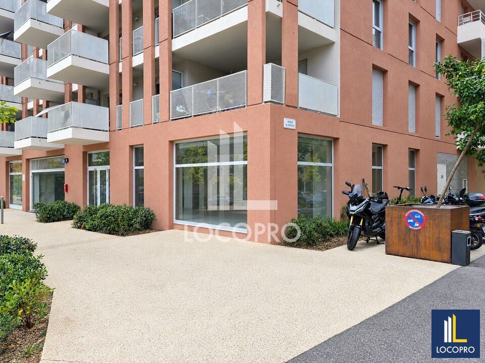Vente local commercial 111 m² non divisibles
