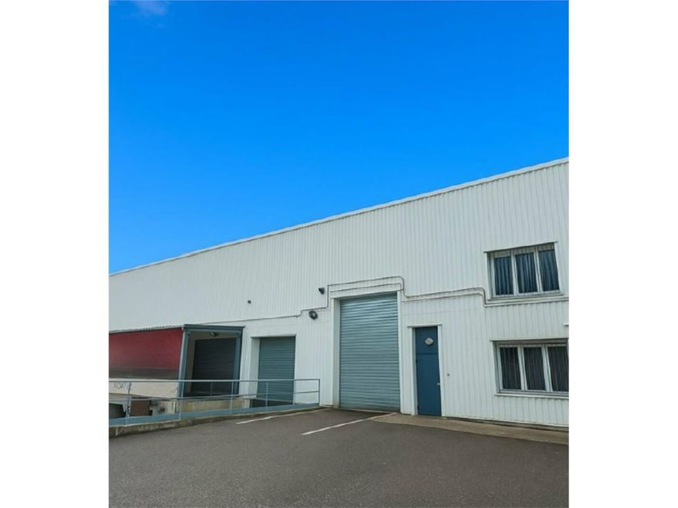 Location local d''activites 1449 m² non divisibles