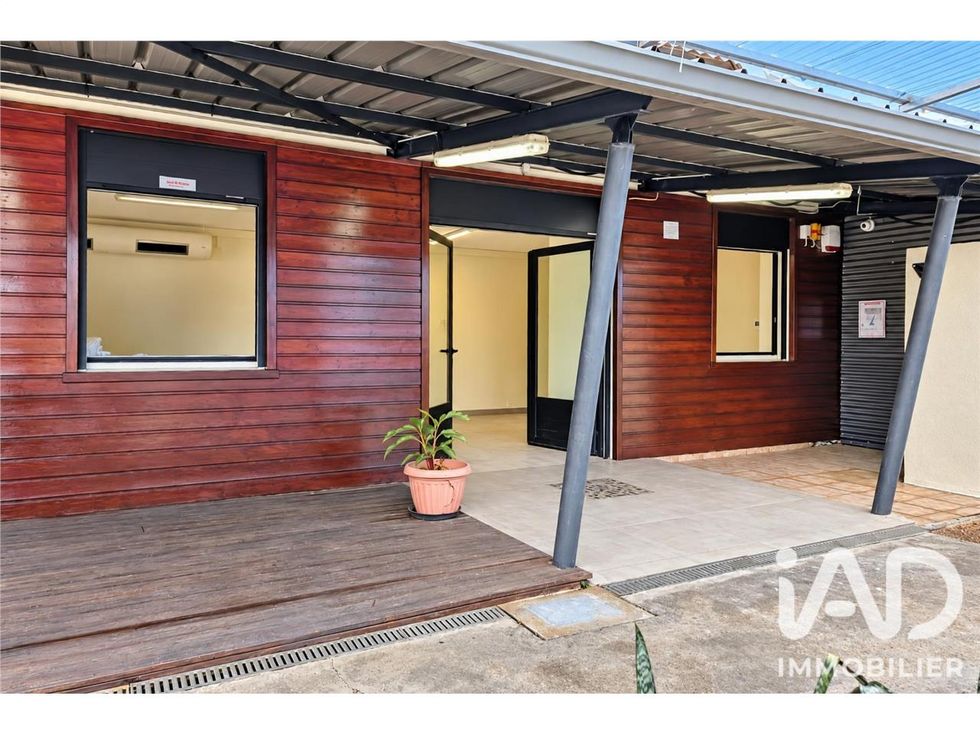 Vente local 34 m² à Saint-Louis