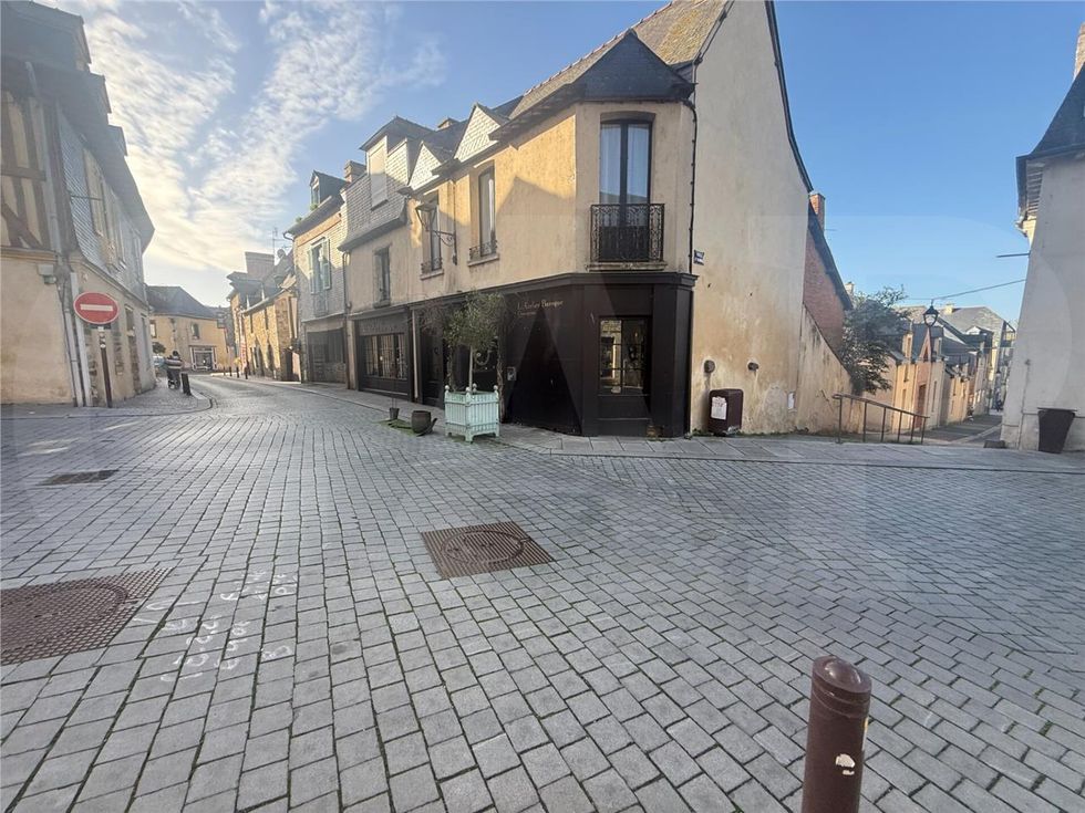 Location local commercial 115 m² à Châteaugiron