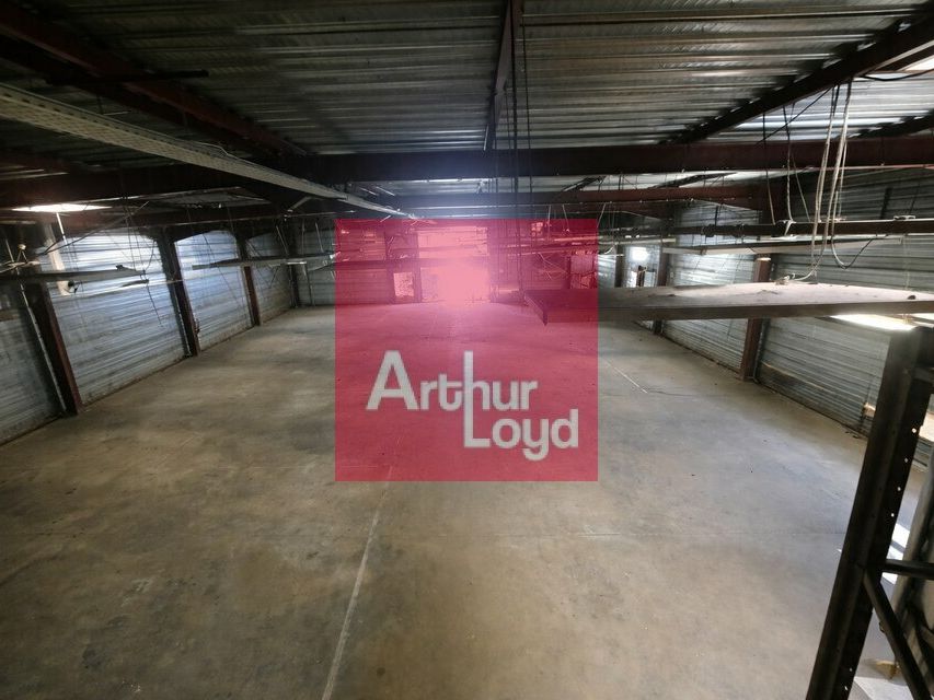 CLERMONT-FERRAND A VENDRE LOCAL ACTIVITE 1400 M² - BATIMENT INDEPENDANT - PARCELLE 2770 M²
