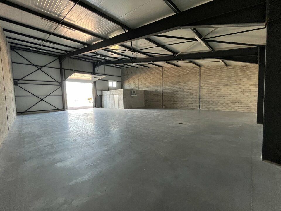 Location local d''activites 352 m² non divisibles