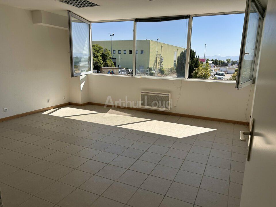 Location bureaux 95.74 m² non divisibles