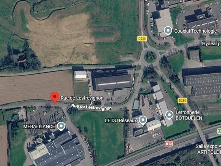 Location local d''activites 2071 m² divisibles à partir de 250 m²