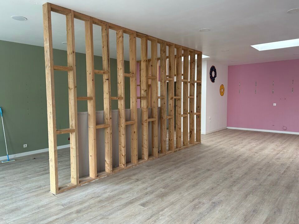 Local commercial sur axe principal de l'hypercentre de Quéven – restauration possible.