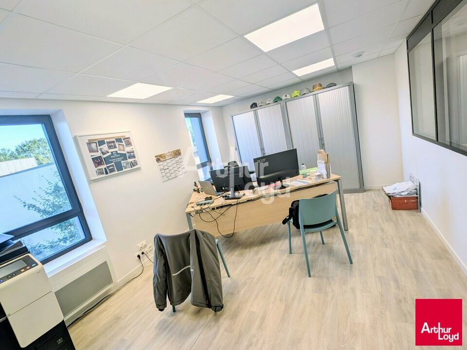 A VENDRE - CELLULE D'ACTIVITE RECENTE DE 230 M² - SAINT GILLES